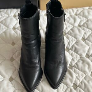 Black zippered Ankle Boots (waterproof)